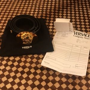 Men’s Versace Versus Oval Lion Head Leather Belt!!